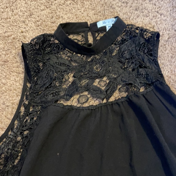 Open back lacy tank - Picture 2 of 3